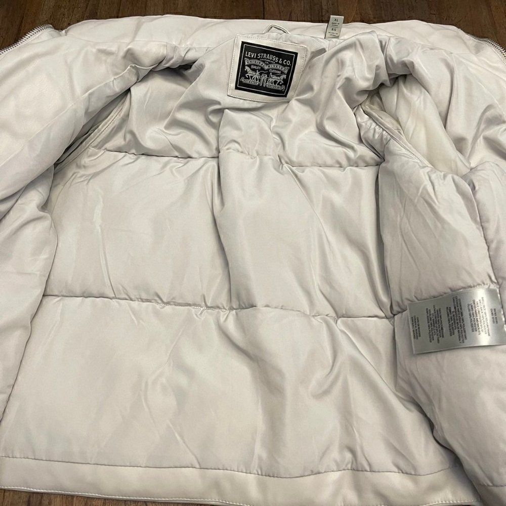 Levi's Puffer Jacket   - Picture 12 of 12